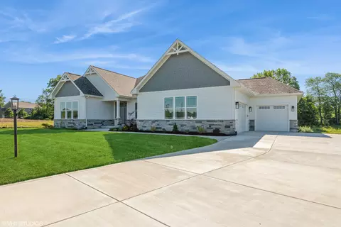 3100 Whispering Brook Ln, Valparaiso, IN 46385