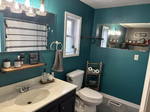 Bath - 1405 S Roosevelt Rd, Knox, IN 46534 photo 1 of 1