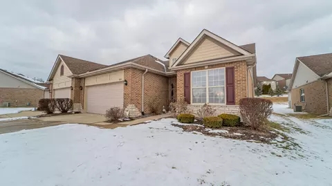9894 Settlers Ct, Saint John, IN 46373