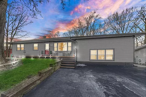790 Juniper Rd, Valparaiso, IN 46385