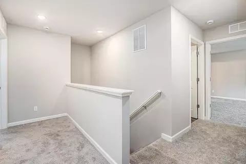 Entry Way - 31 Karner Blue Ct, Chesterton, IN 46304 photo 2 of 3