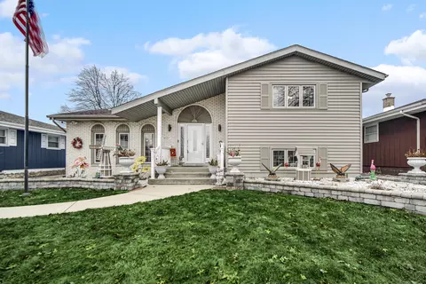 9337 Waymond Ave, Highland, IN 46322