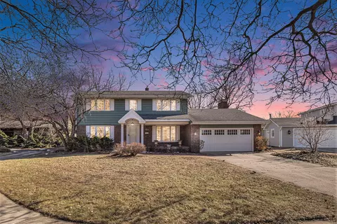 9123 Holly Ln, Munster, IN 46321