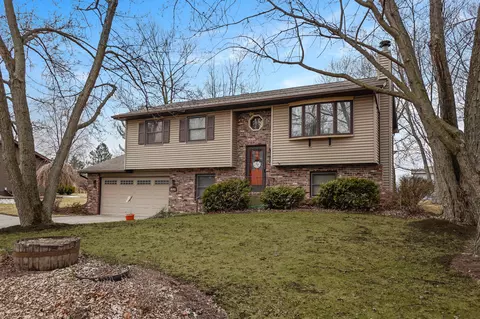 8570 Monfort Dr, Saint John, IN 46373