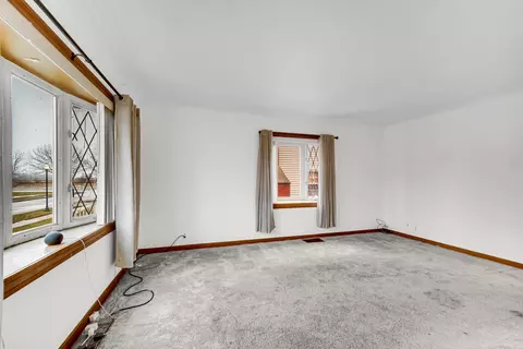Living - 2138 Stanton Ave, Whiting, IN 46394 photo 2 of 3