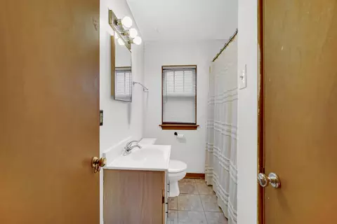 Bath - 2138 Stanton Ave, Whiting, IN 46394 photo 2 of 2