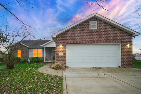 238 Hampton Manor Ln, Valparaiso, IN 46385