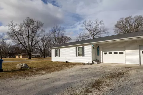 202 E North St, Morocco, IN 47963 photo 3