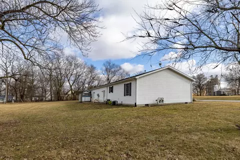 202 E North St, Morocco, IN 47963 photo 8