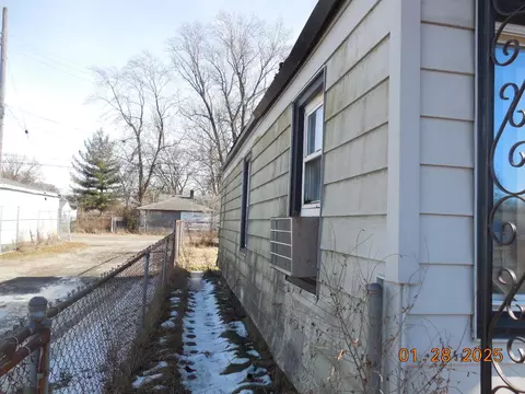 721 Mount St, Gary, IN 46406 photo 3