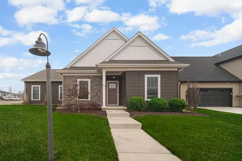 353 Sandstone Xing, Valparaiso, IN 46385 photo 1