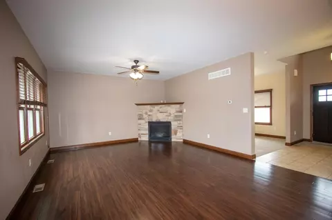 224 Cessna Dr, Burns Harbor, IN 46304 photo 11