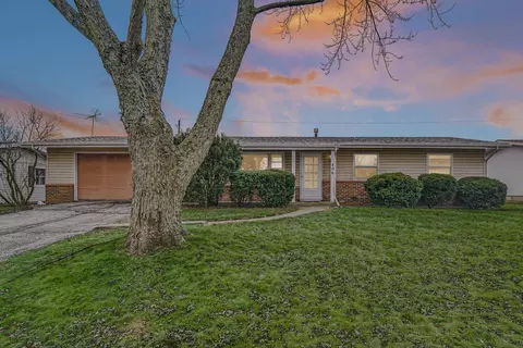 406 Sandalwood Dr, Valparaiso, IN 46385