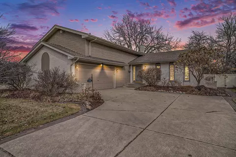 1125 Azalea Dr, Munster, IN 46321