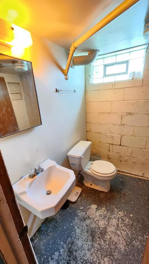 Bath - 1729 Arthur St, Gary, IN 46404 photo 3 of 3