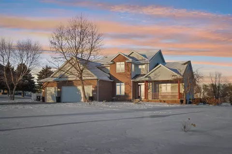 237 Stone Creek Ln, Valparaiso, IN 46383