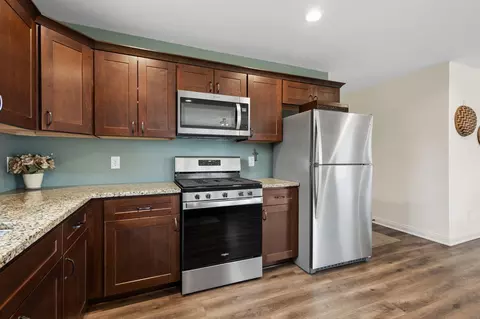 Kitchen - 11281 Waters Edge Dr, Wheatfield, IN 46392 photo 2 of 9