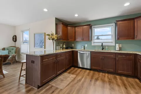 Kitchen - 11281 Waters Edge Dr, Wheatfield, IN 46392 photo 6 of 9
