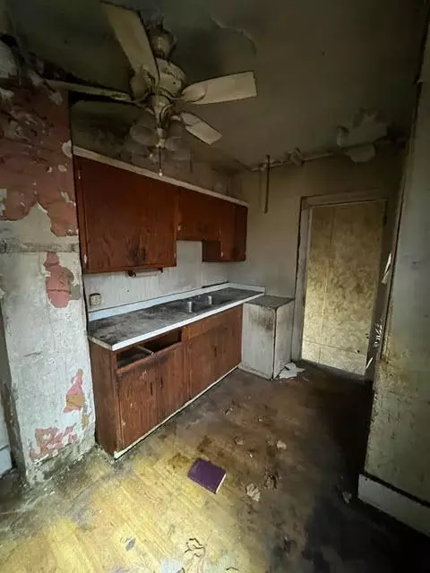 301 Pierce St, Gary, IN 46402 photo 3