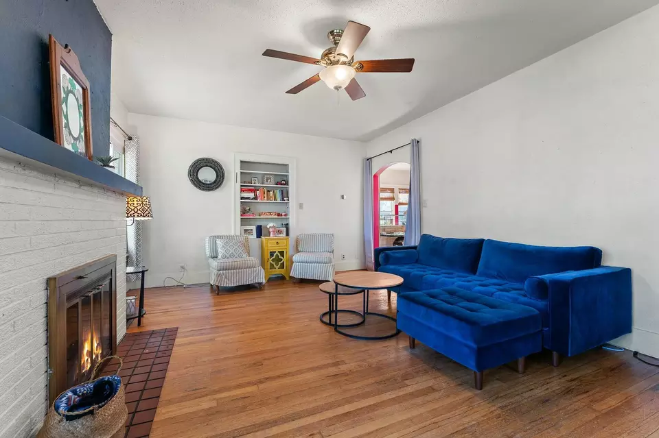 Living - 148 N Kelly St, Hobart, IN 46342 photo 2 of 2