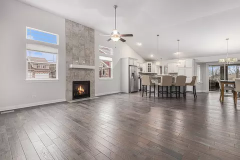2417 Legend Cir, Chesterton, IN 46304 photo 4