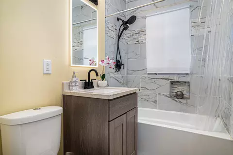 Bath - 129 Morningside Ave, Gary, IN 46408 photo 1 of 2