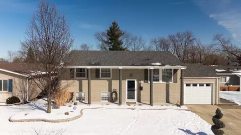 9345 Forrest Dr, Highland, IN 46322