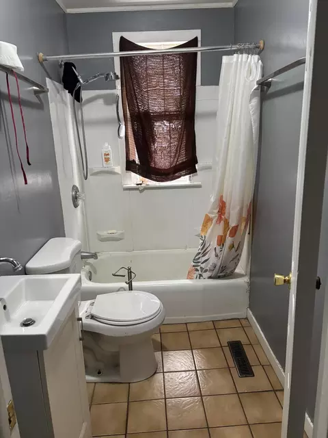 Bath - 3953 Monroe St, Gary, IN 46408 photo 1 of 1