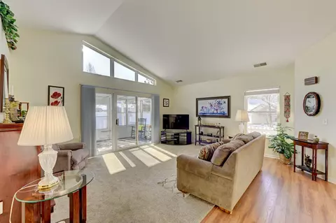 8229 Pointe Dr, Crown Point, IN 46307 photo 4