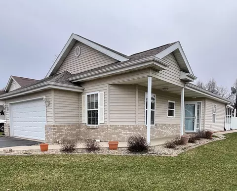 8229 Pointe Dr, Crown Point, IN 46307 photo 1
