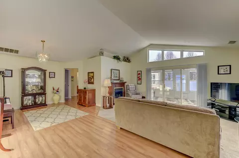 8229 Pointe Dr, Crown Point, IN 46307 photo 3