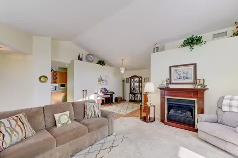 8229 Pointe Dr, Crown Point, IN 46307 photo 5