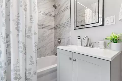 Bath - 618 Pierce St, Gary, IN 46402 photo 3 of 3