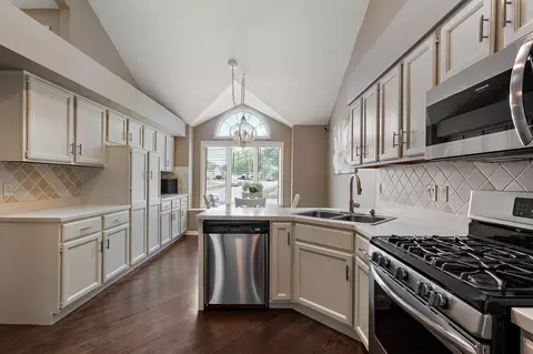 Kitchen - 647 E Brookside Dr, Crown Point, IN 46307 photo 5 of 5