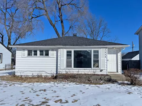 2639 Glenwood St, Highland, IN 46322