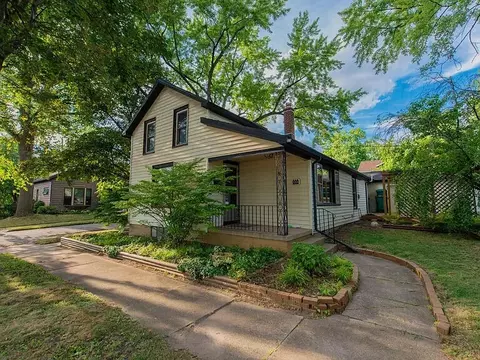 558 Jefferson St, Valparaiso, IN 46385