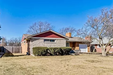 8108 Schreiber Dr, Munster, IN 46321