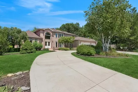 413 Westchester Ln, Valparaiso, IN 46385