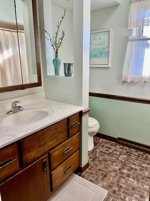 Bath - 526 N Wheeler St, Griffith, IN 46319 photo 1 of 3