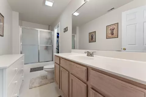 Bath - 1643 Chestnut Dr, Crown Point, IN 46307 photo 1 of 2