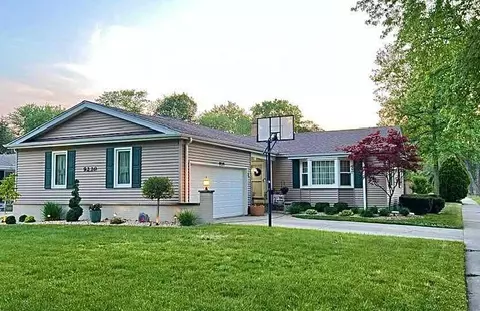 9230 Foliage Ln, Munster, IN 46321