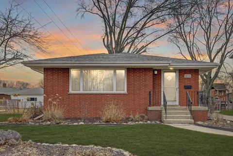 211 Lawndale Dr, Munster, IN 46321