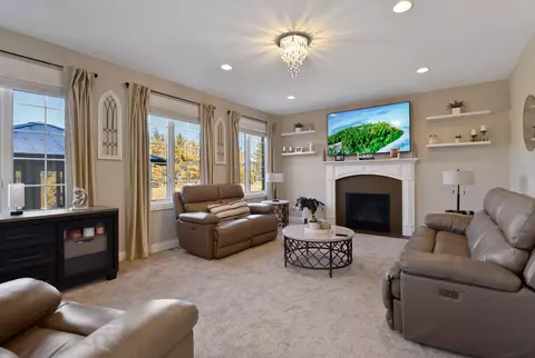 Living - 539 Shannon Brg, Dyer, IN 46311 photo 2 of 3
