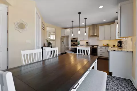 Kitchen - 539 Shannon Brg, Dyer, IN 46311 photo 3 of 5