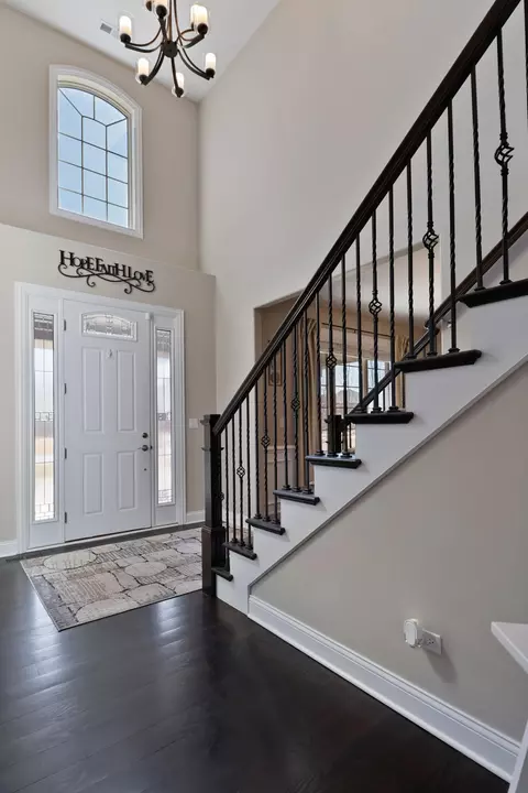 Entry Way - 539 Shannon Brg, Dyer, IN 46311 photo 1 of 3
