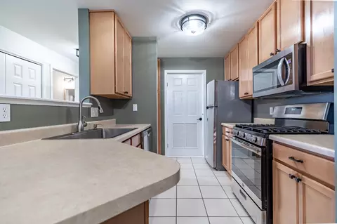 531 Cambridge Ct #2B, Munster, IN 46321 photo 3