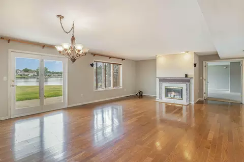 Living - 5040 Spinnaker Ln #A, Crown Point, IN 46307 photo 4 of 6
