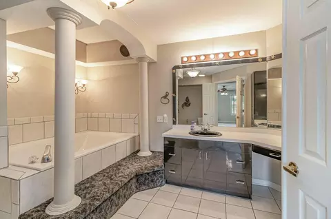 Bath - 5040 Spinnaker Ln #A, Crown Point, IN 46307 photo 1 of 4