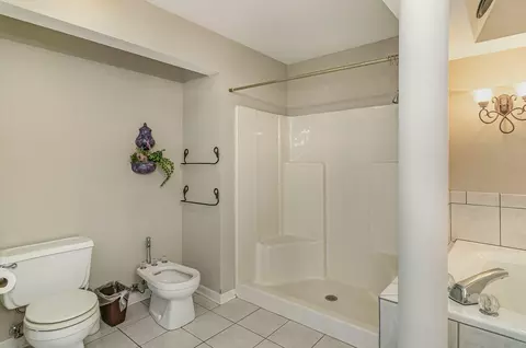 Bath - 5040 Spinnaker Ln #A, Crown Point, IN 46307 photo 2 of 4