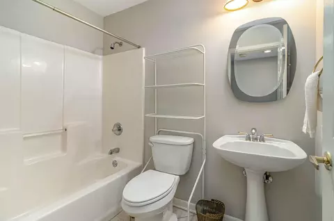 Bath - 5040 Spinnaker Ln #A, Crown Point, IN 46307 photo 3 of 4